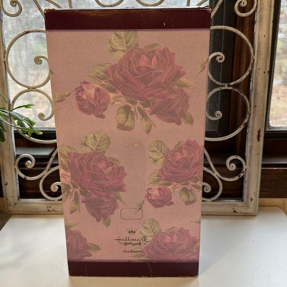 Vintage 1996 Barbie Special Edition Hallmark Holiday Traditions in Damaged Box - Picture 10 of 12